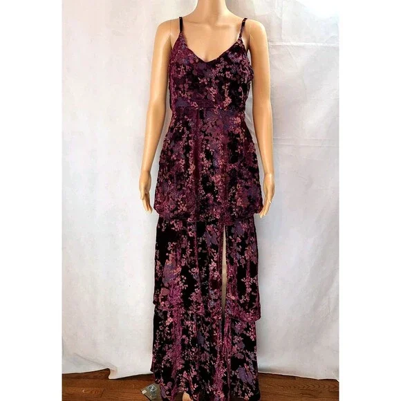 Elegant Floral Burgundy Dress - Picture 2 of 16